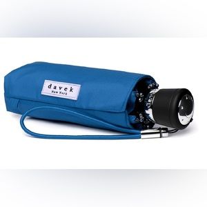 Davek travel umbrella/new never used